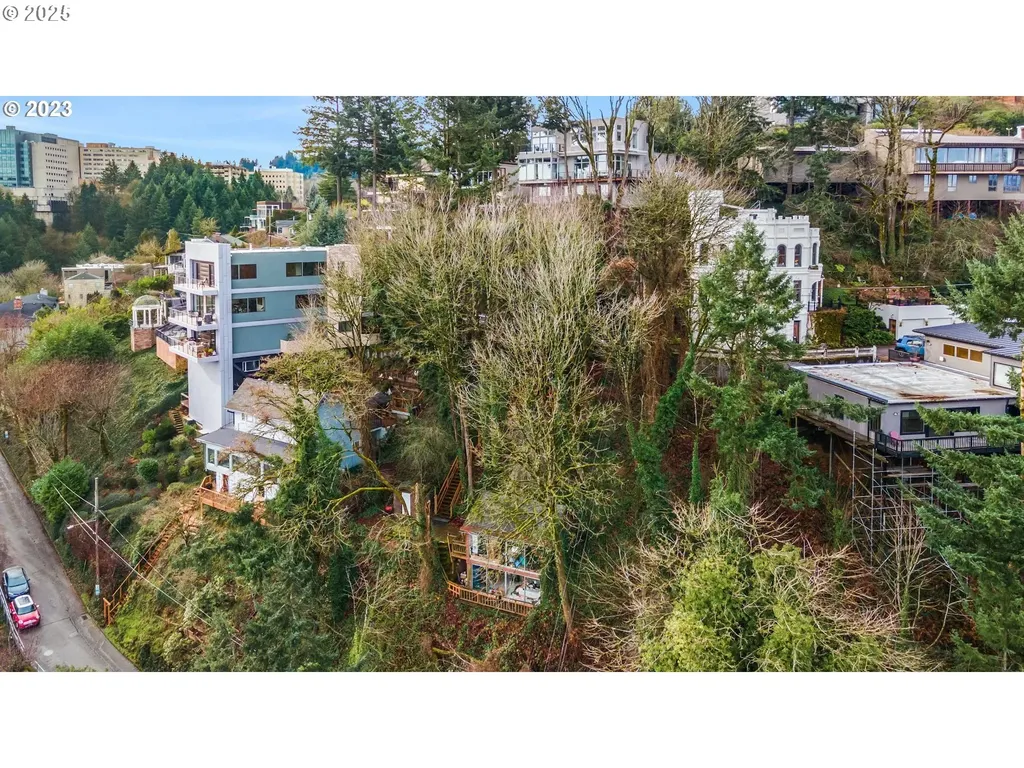 2590 SW Buckingham Avenue Portland OR 97201