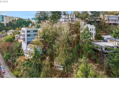 2590 SW Buckingham Avenue Portland OR 97201
