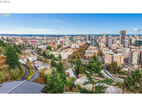 2590 SW Buckingham Avenue Portland OR 97201