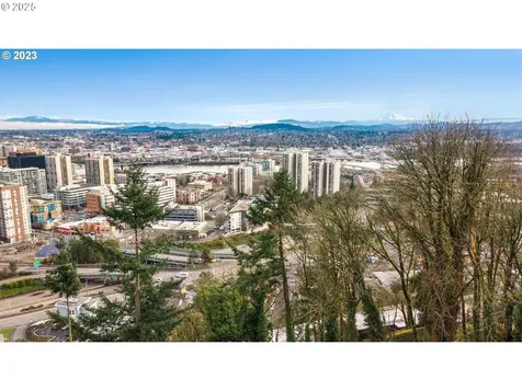 2590 SW Buckingham Avenue Portland OR 97201