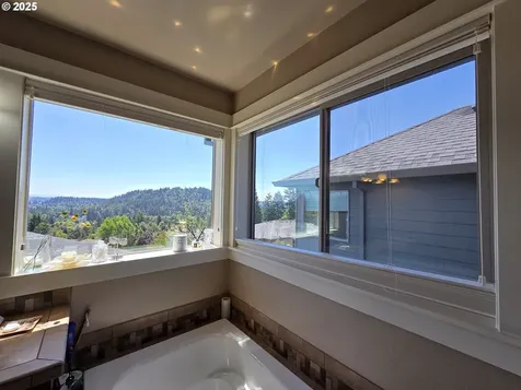 11556 SE Cascade View Drive Happy Valley OR 97086