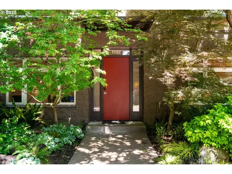 1127 NW Irving Street Portland OR 97209