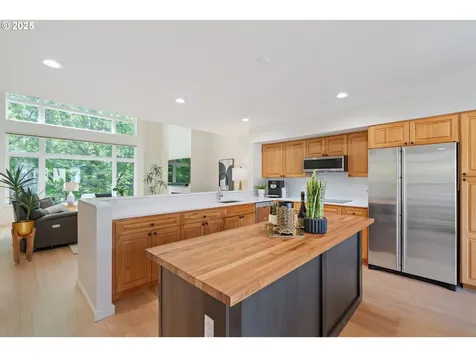 1127 NW Irving Street Portland OR 97209