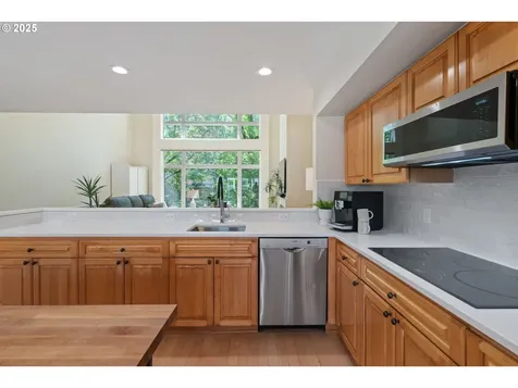 1127 NW Irving Street Portland OR 97209