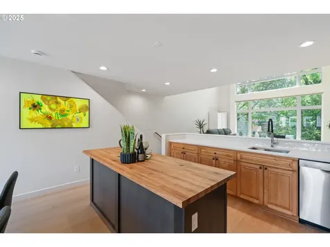 1127 NW Irving Street Portland OR 97209