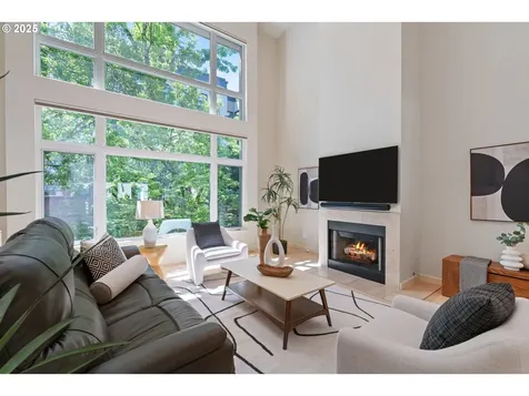 1127 NW Irving Street Portland OR 97209