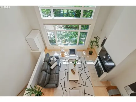 1127 NW Irving Street Portland OR 97209