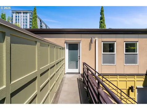 1127 NW Irving Street Portland OR 97209