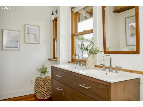 4919 NE 18th Avenue Portland OR 97211