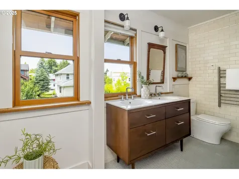 4919 NE 18th Avenue Portland OR 97211