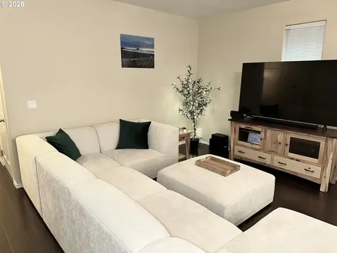 4564 SE Olivewood Street Hillsboro OR 97123