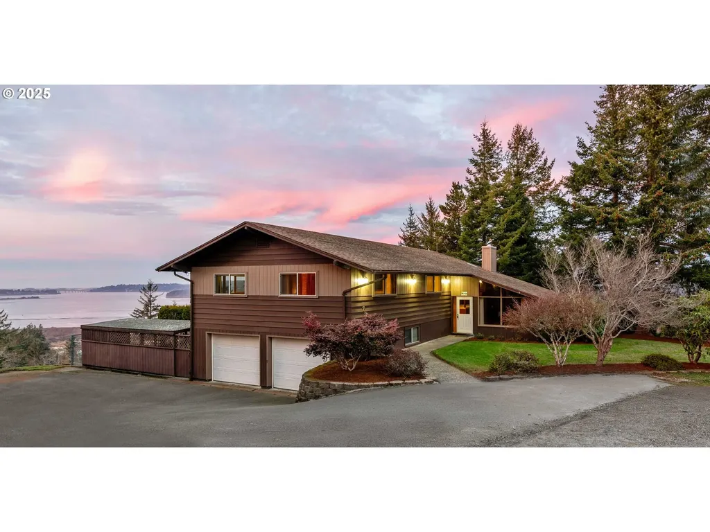 795 14th Avenue Coos Bay OR 97420