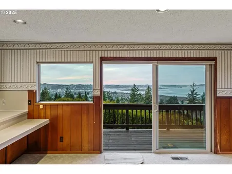 795 14th Avenue Coos Bay OR 97420