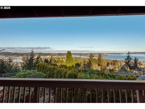 795 14th Avenue Coos Bay OR 97420