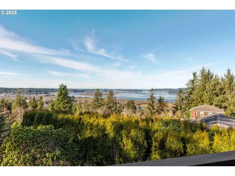 795 14th Avenue Coos Bay OR 97420