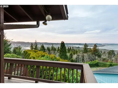 795 14th Avenue Coos Bay OR 97420