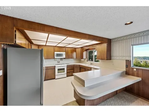 795 14th Avenue Coos Bay OR 97420