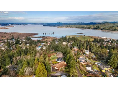795 14th Avenue Coos Bay OR 97420