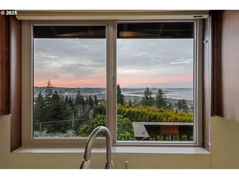 795 14th Avenue Coos Bay OR 97420