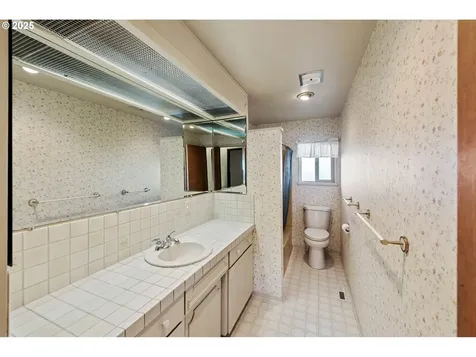 795 14th Avenue Coos Bay OR 97420