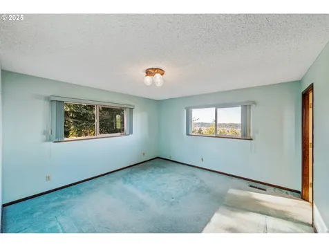 795 14th Avenue Coos Bay OR 97420