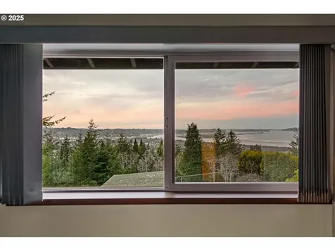 795 14th Avenue Coos Bay OR 97420