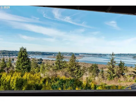 795 14th Avenue Coos Bay OR 97420