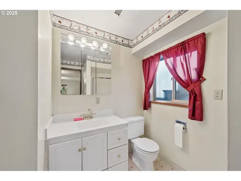 795 14th Avenue Coos Bay OR 97420