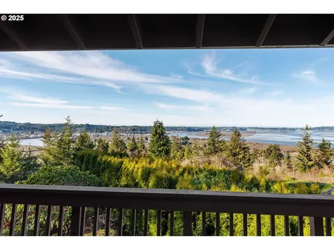 795 14th Avenue Coos Bay OR 97420