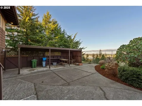 795 14th Avenue Coos Bay OR 97420