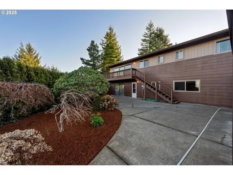 795 14th Avenue Coos Bay OR 97420