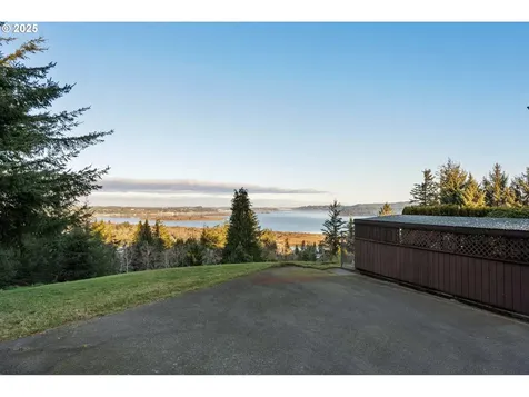 795 14th Avenue Coos Bay OR 97420