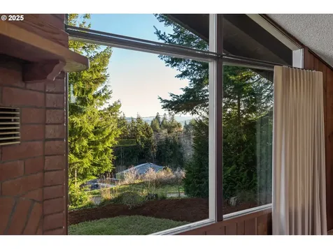 795 14th Avenue Coos Bay OR 97420