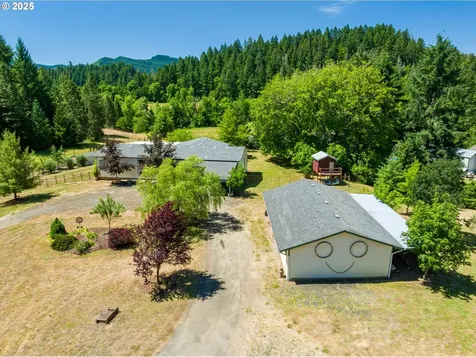 982 Reston Road Roseburg OR 97471