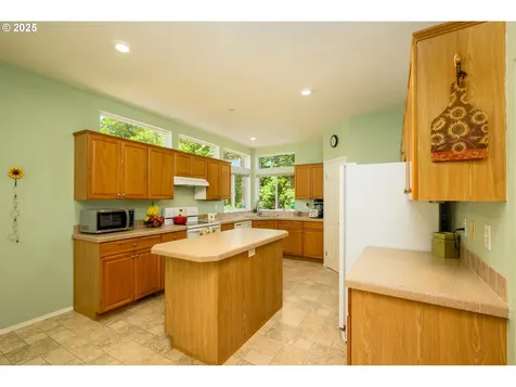 982 Reston Road Roseburg OR 97471