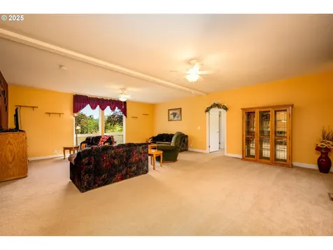 982 Reston Road Roseburg OR 97471