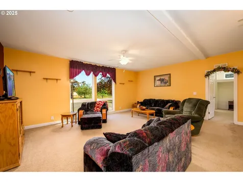 982 Reston Road Roseburg OR 97471