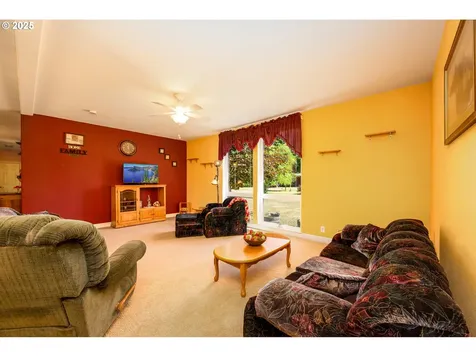 982 Reston Road Roseburg OR 97471