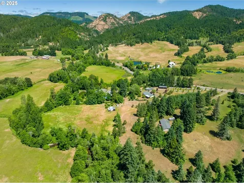 982 Reston Road Roseburg OR 97471