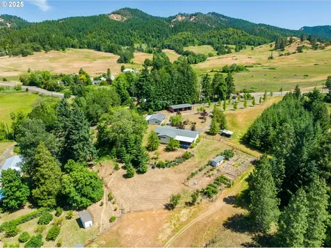 982 Reston Road Roseburg OR 97471