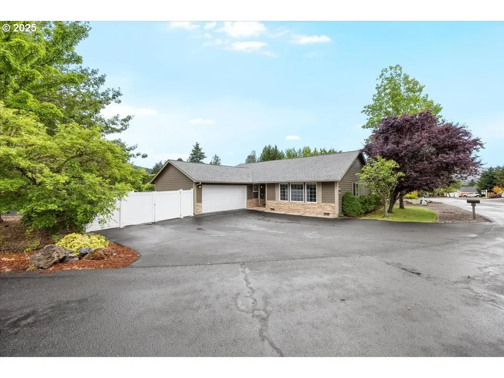 2282 Eagle Loop Sutherlin OR 97479