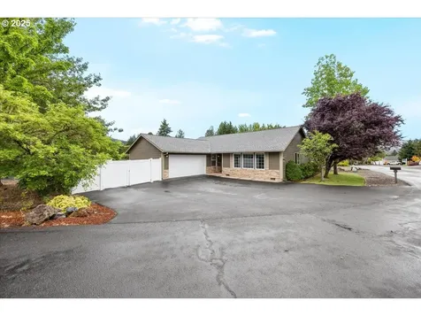 2282 Eagle Loop Sutherlin OR 97479