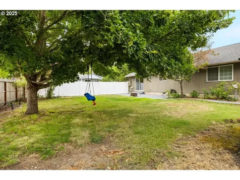 2282 Eagle Loop Sutherlin OR 97479