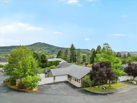 2282 Eagle Loop Sutherlin OR 97479