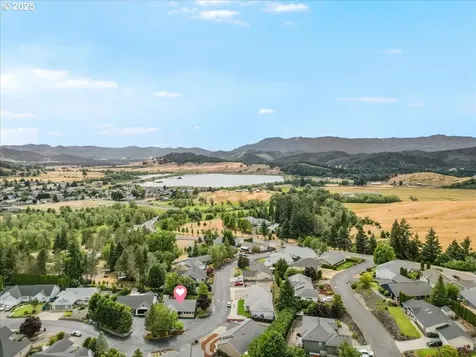 2282 Eagle Loop Sutherlin OR 97479