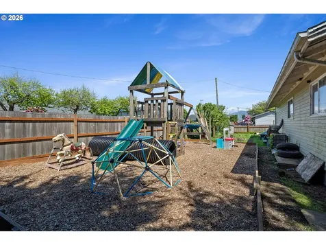 602 Ash Avenue Tillamook OR 97141