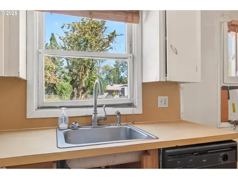 3945 NE Bryant Street Portland OR 97211