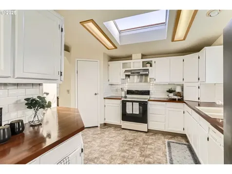 1502 Frontier Circle Forest Grove OR 97116