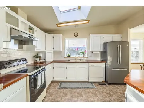 1502 Frontier Circle Forest Grove OR 97116
