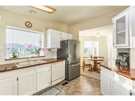 1502 Frontier Circle Forest Grove OR 97116